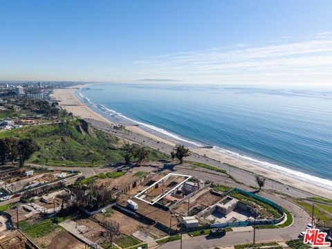 Photo of 15515 Via De Las Olas, Pacific Palisades, CA 90272 (MLS # 25582173)