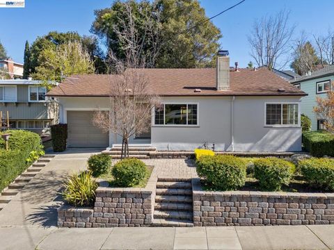 Photo of 18810 18810 Madison Ave Ave, Castro Valley, CA 94546 (MLS # 41126553)