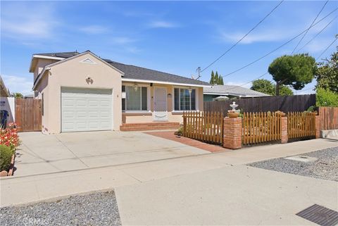 Photo of 550 W Upland Ave, San Pedro, CA 90731 (MLS # DW26074044)