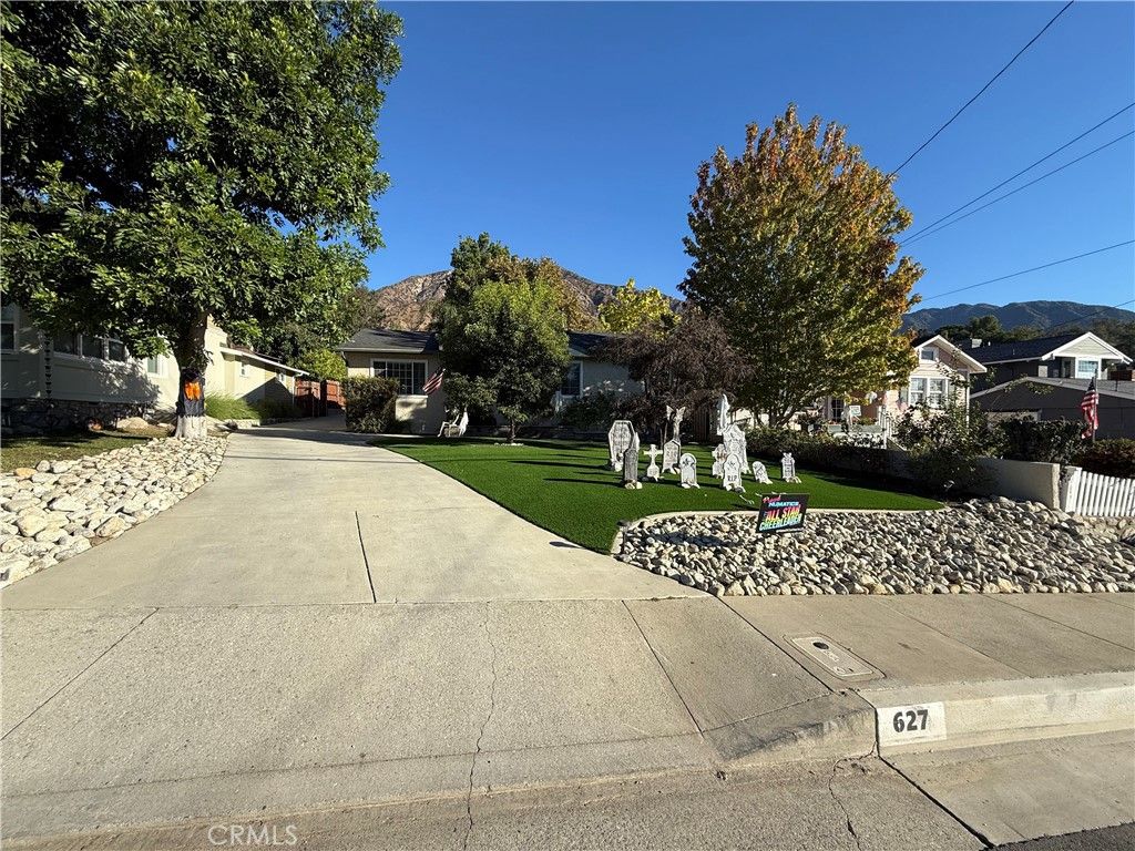 Photo of 627 E Grandview Ave, Sierra Madre, CA 91024 (MLS # CV25261094)