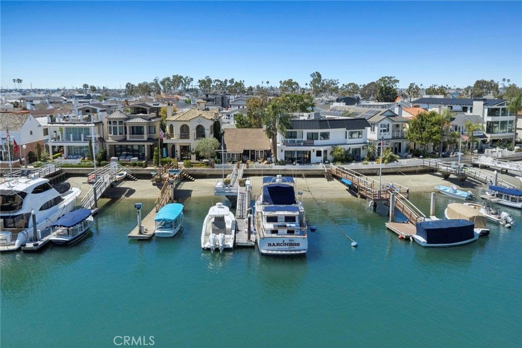 Photo of 323 E Bay Front, Newport Beach, CA 92662 (MLS # NP26077376)