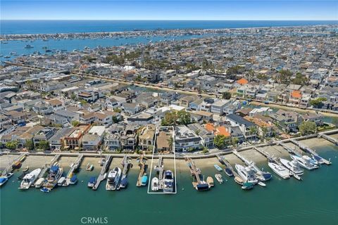 Photo of 323 E Bay Front, Newport Beach, CA 92662 (MLS # NP26077376)