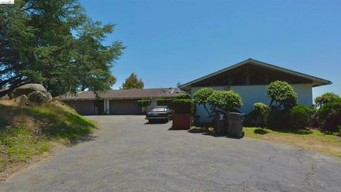Photo of 5623 Bacon RD, Oakland, CA 94619 (MLS # 41134162)