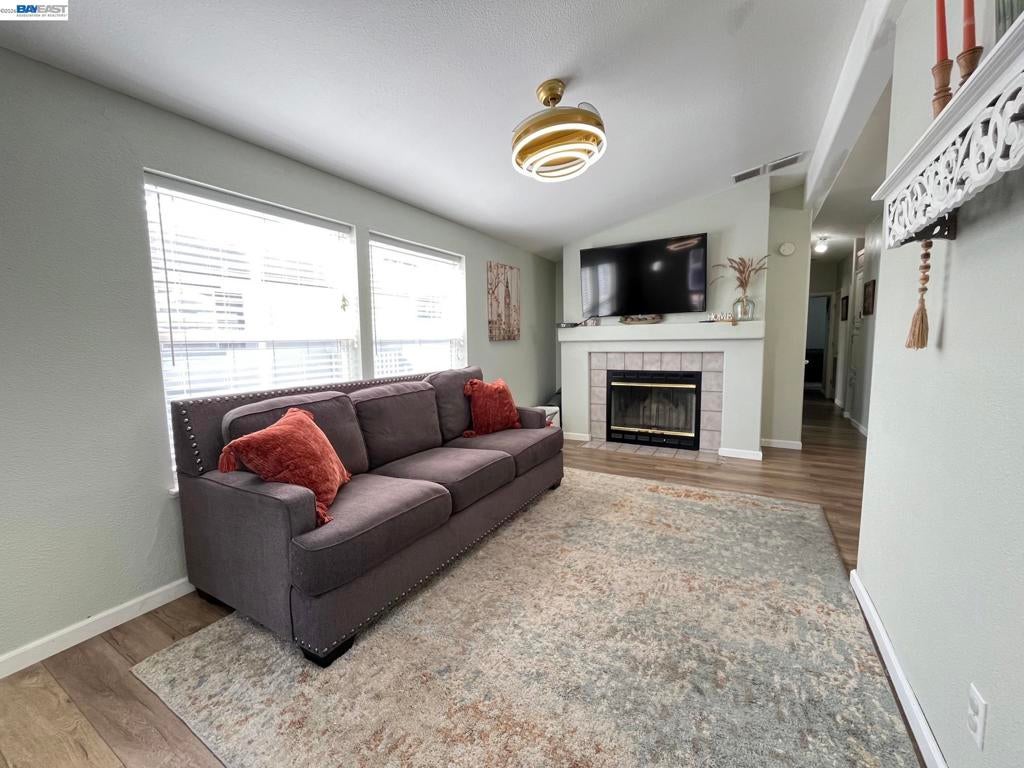 817 Sundial Circle