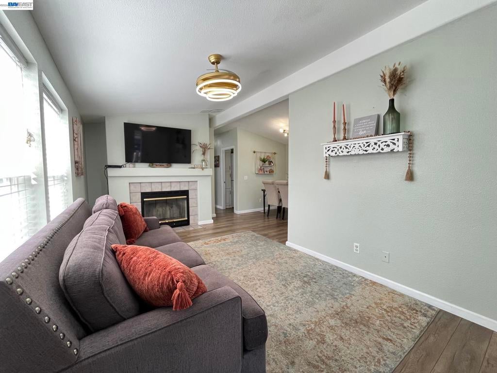 817 Sundial Circle
