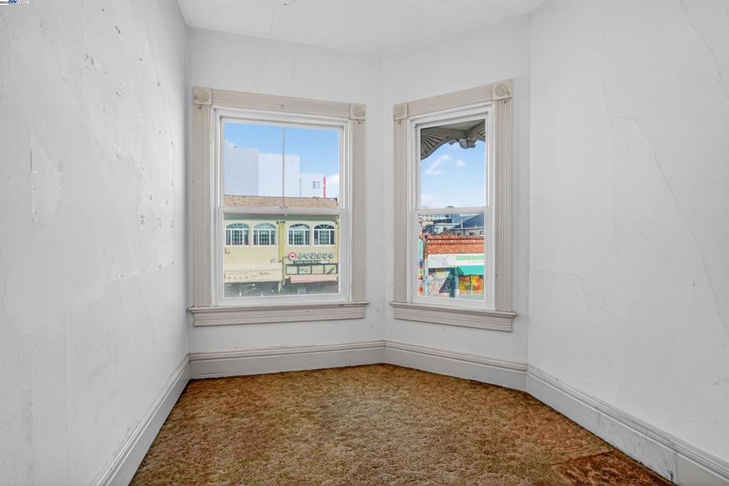 CHINATOWN - Residential Income