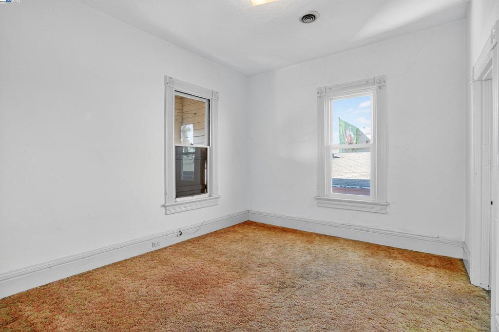 CHINATOWN - Residential Income