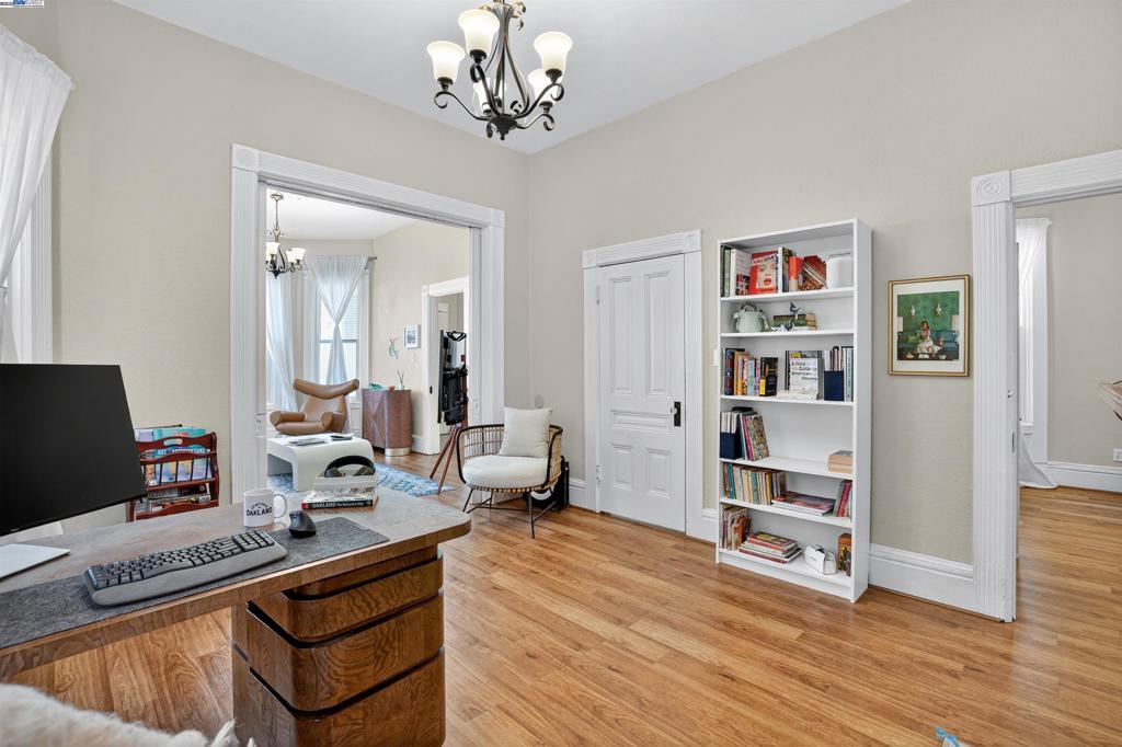 CHINATOWN - Residential Income