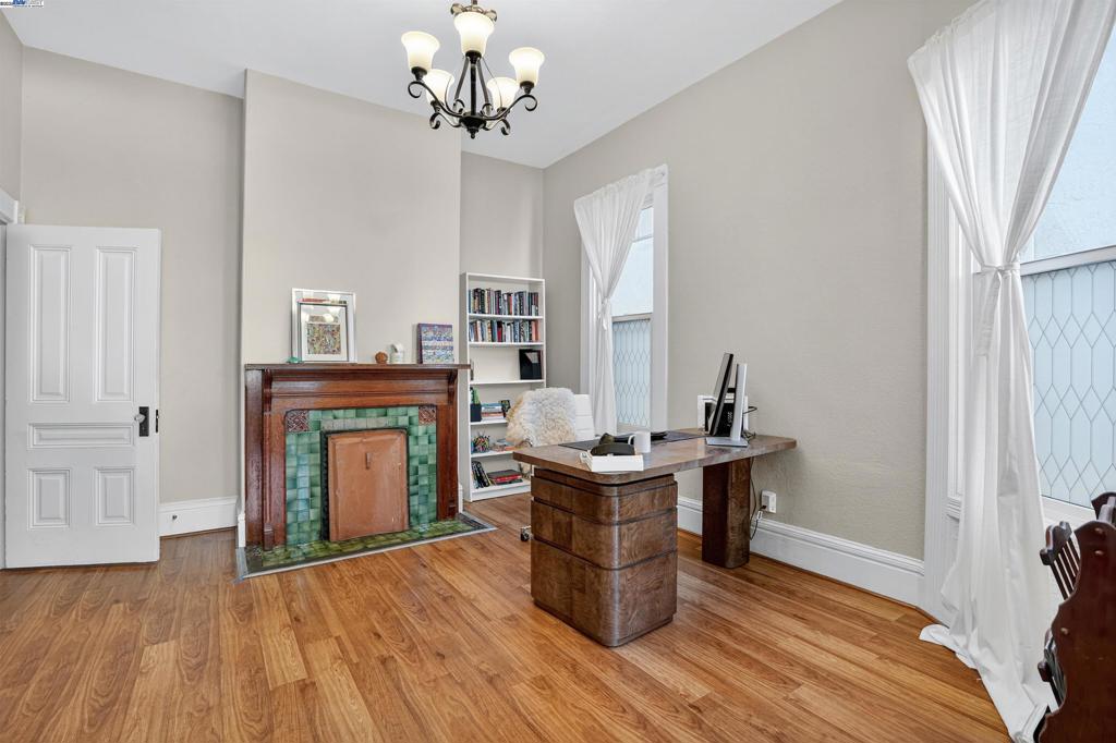 CHINATOWN - Residential Income