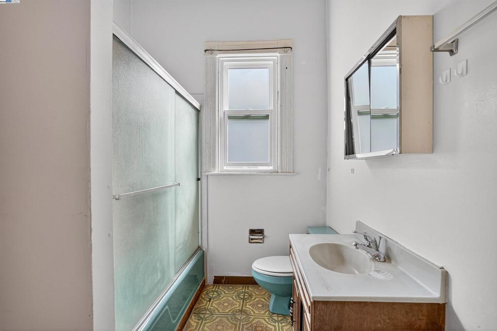 CHINATOWN - Residential Income