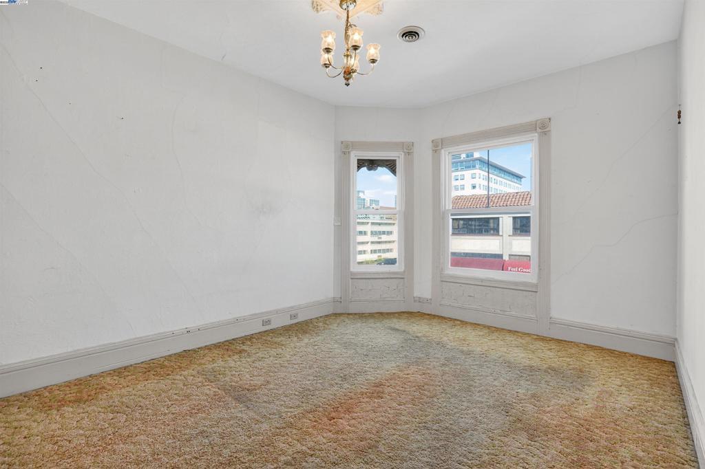 CHINATOWN - Residential Income