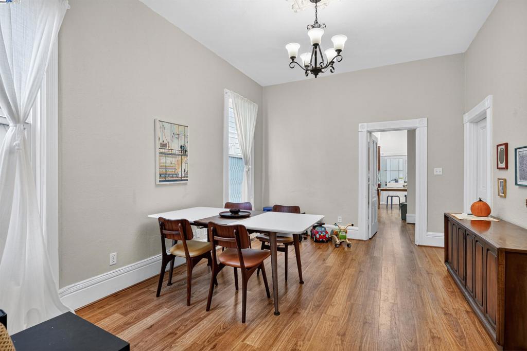 CHINATOWN - Residential Income