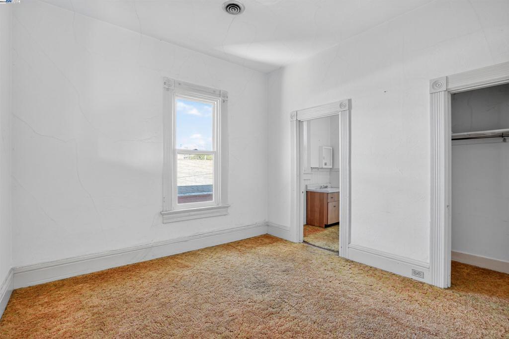 CHINATOWN - Residential Income