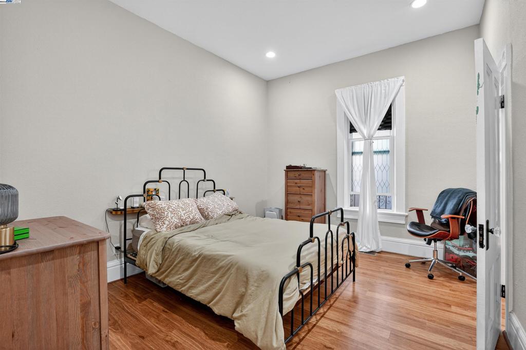 CHINATOWN - Residential Income