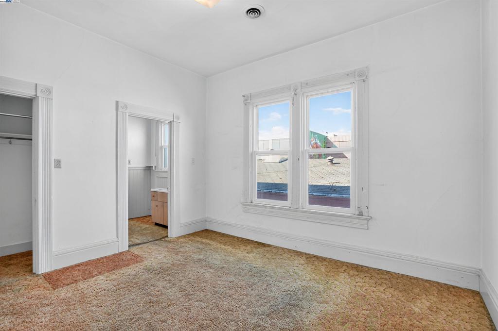 CHINATOWN - Residential Income