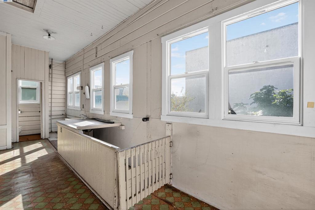 CHINATOWN - Residential Income