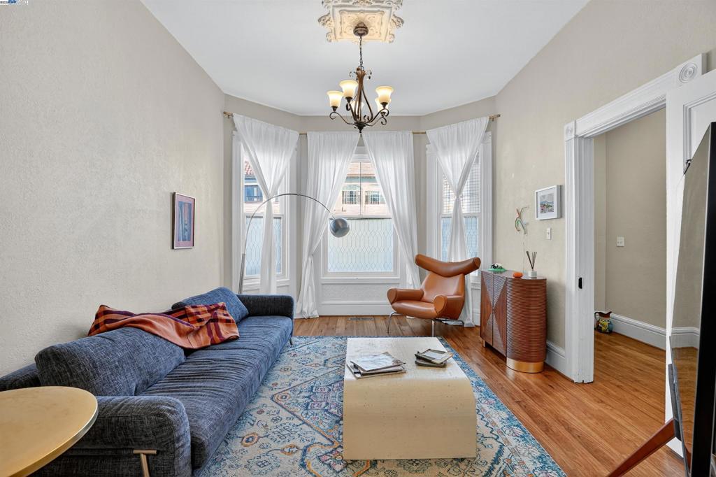 CHINATOWN - Residential Income