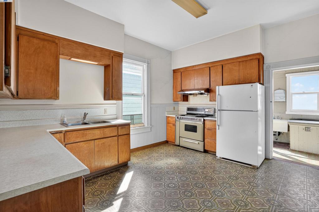 CHINATOWN - Residential Income