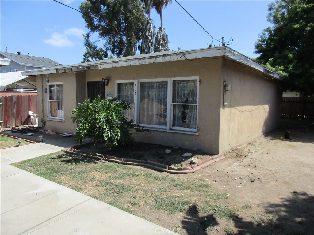 Probate property, subject to court approval.Rear house, built in 1958, needs rehabilitation. Front house, built in 1923 is in deteriorated condition. Large R3-zoned lot with 50 feet frontage., situated on wide Lawndale street. Check with City of Lawndale for building options.