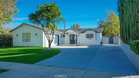 Photo of 24306 Gilmore Street, West Hills, CA 91307 (MLS # SR26034567)