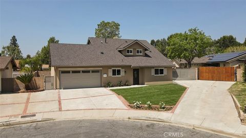 Photo of 28033 Cero Dr, Saugus, CA 91350 (MLS # SR26077066)