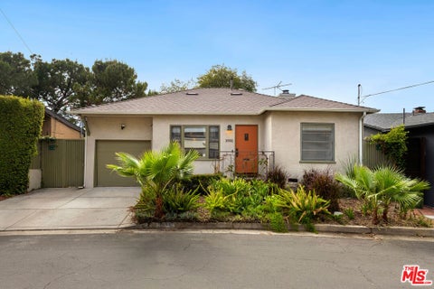Photo of 3931 Prospect Avenue, Los Angeles, CA 90027 (MLS # 26975743)