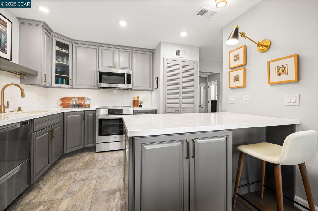 ROSSMOOR - Residential