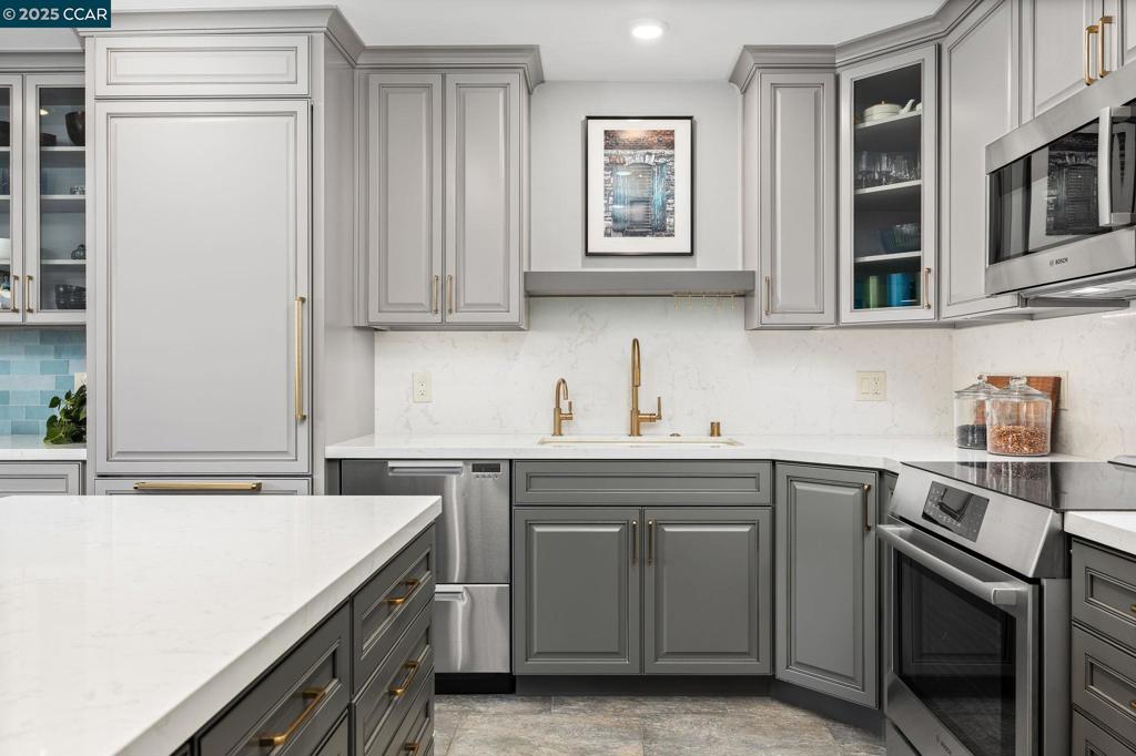 ROSSMOOR - Residential