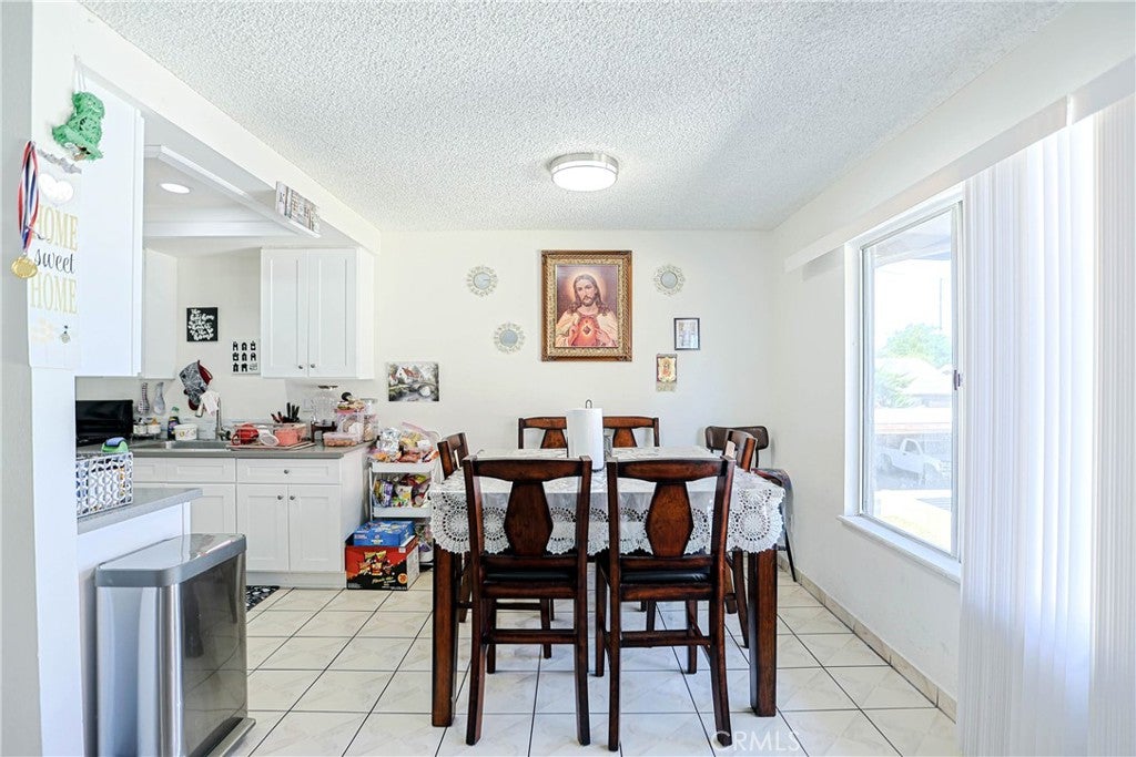 1400 W Warner