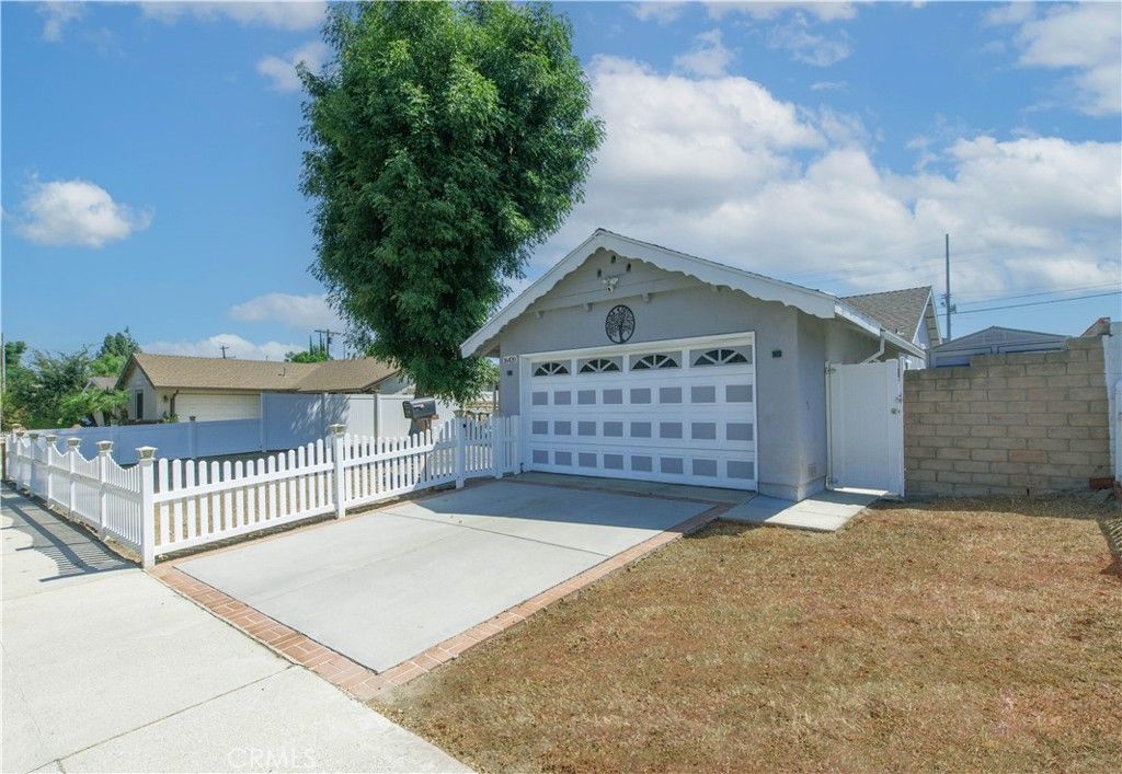 Photo of 16420 Flanders Street, Granada Hills, CA 91344 (MLS # SR25220101)