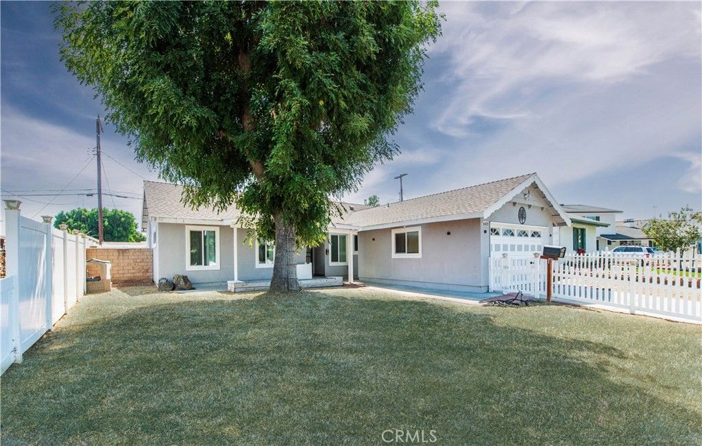 Photo of 16420 Flanders Street, Granada Hills, CA 91344 (MLS # SR25220101)