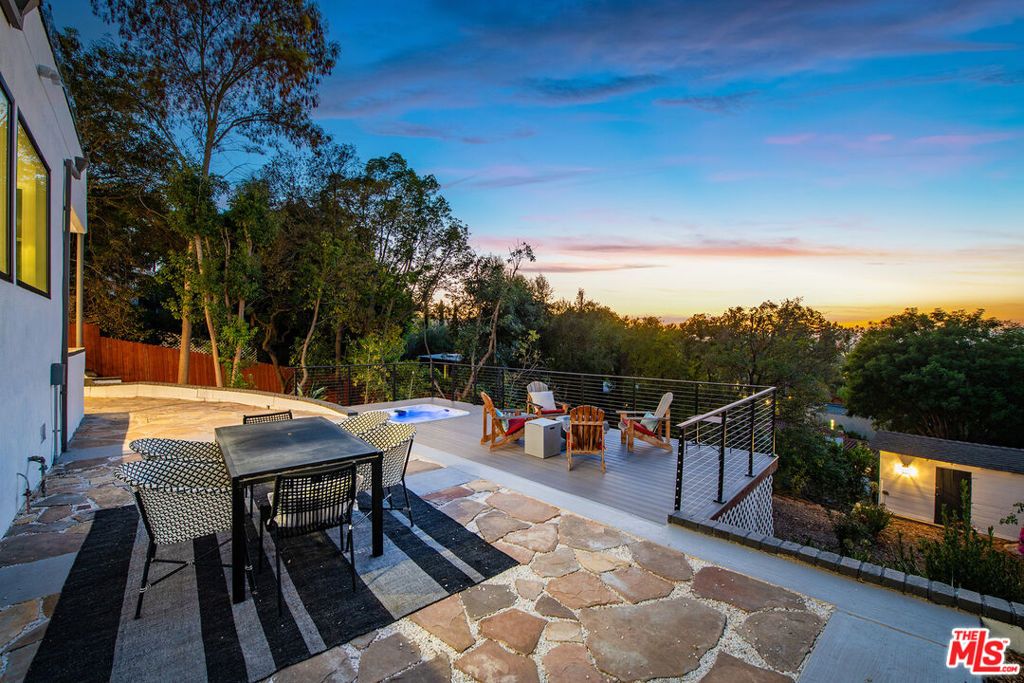 Photo of 3345 Wonder View Drive, Los Angeles, CA 90068 (MLS # 25603773)