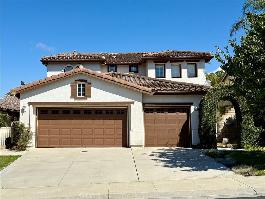 Beautiful Home for Lease in Dos Vientos – Harvest Moon Tract.  Welcome to this spacious and well-maintained home located on a quiet cul-de-sac in the desirable Harvest Moon tract of Dos Vientos. This popular floor plan features a downstairs bedroom with a full bathroom, ideal for guests or multi-generational living. The home boasts an open and airy layout with soaring ceilings and abundant natural light.  There is a dining room off the living room. The kitchen offers ample counter and cabinet space, a breakfast nook, and opens seamlessly to the inviting family room — great for entertaining or everyday living. Upstairs, you'll find a generous primary suite with an en-suite bathroom featuring dual sinks, a walk-in shower, and a separate soaking tub. There’s an additional bedroom, a versatile loft/bonus room, and a convenient upstairs laundry room. A built-in study area with desk in the hallway and make an extra remote work or homework area. Additional highlights include a 3-car garage, central A/C, new carpets and more. Residents have access to community amenities such as greenbelts, parks, playgrounds, and a resort-style pool and spa. Enjoy nearby hiking and biking trails and benefit from proximity to highly-rated schools. Dos Vientos Community Center is a few blocks away and offers Pickelball courts, sports fields, a recreation center and much more.