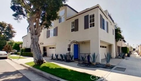 Photo of 445 Begonia Avenue #6, Corona Del Mar, CA 92625 (MLS # OC26113638)
