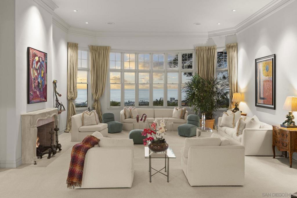 1515 El Camino Del Teatro