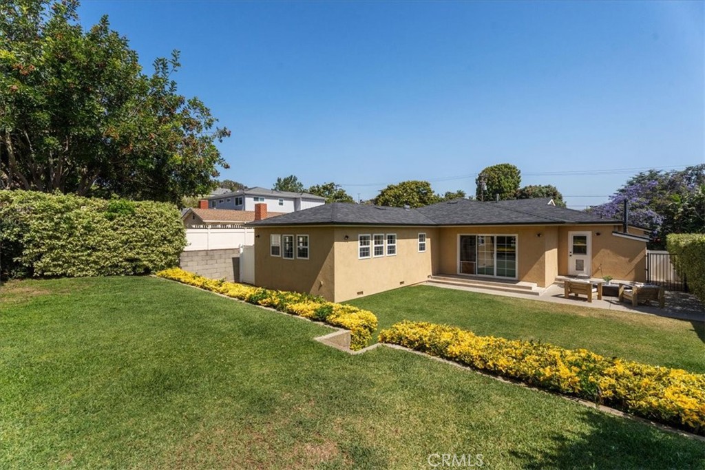 828 E Mariposa