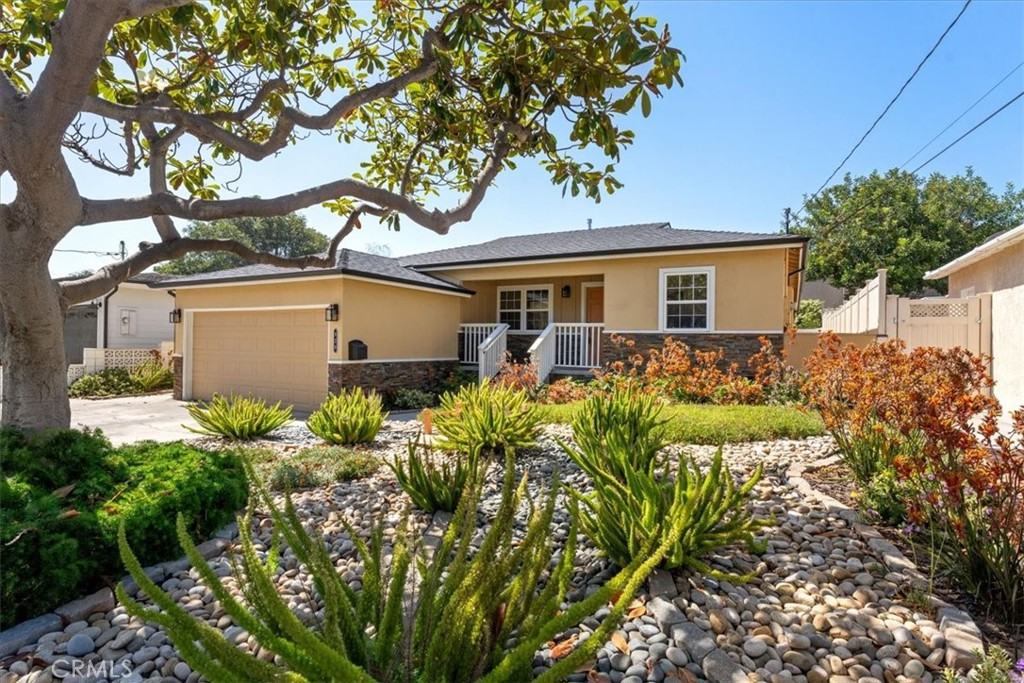 828 E Mariposa