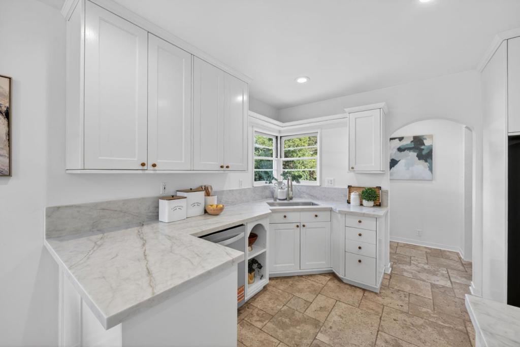 1680 Hanchett Avenue