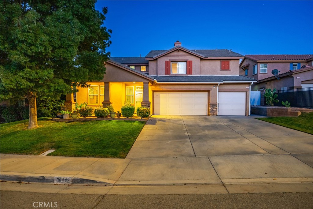 Main image without alt text