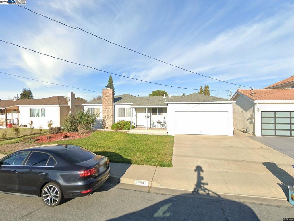 Lots of updates in this 3/2. Come take a look! Centrally located.