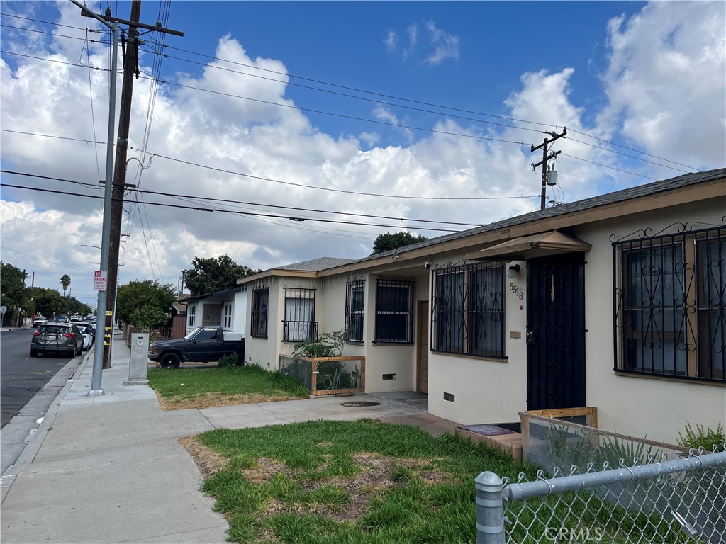 Main image without alt text