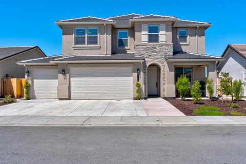 Photo of 1174 Sunridge Drive, Hollister, CA 95023 (MLS # ML82048768)