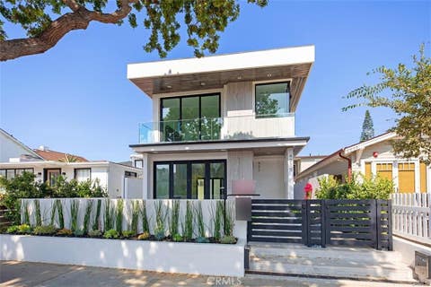 Photo of 423 Orchid Ave AVE #1/2, Corona Del Mar, CA 92625 (MLS # PW26181237)