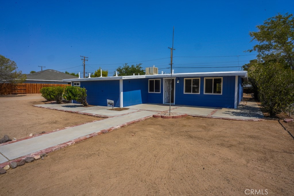 Welcome to 1012 W Langley Ave – a beautifully remodeled 3-bedroom, 2-bathroom home with an additional bonus room, offering 2,401 sq ft of living space on a massive lot in the heart of Ridgecrest!
This spacious home features freshly updated finishes throughout, generously sized living areas, and a functional layout perfect for comfortable living. The bonus room includes closet space with the laundry area and water heater, ideal for a home office, hobby room, or guest space.
Step outside and discover the incredible lot size – perfect for entertaining, RV parking, or even future expansion. Whether you're looking for room to grow or a peaceful place to relax, this backyard has the potential to make it your own.
Highlights include:
-Huge Family Room for Entertainment
-Remodeled interior
-Large bonus room with laundry hookups
-Move-in ready condition
-Convenient location near schools, parks, and local amenities
Don't miss this opportunity to own a spacious, updated home on a huge lot in Ridgecrest. Schedule your private showing today!