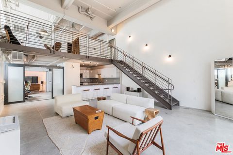 Photo of 1130 S Flower Street #103, Los Angeles, CA 90015 (MLS # 25610045)