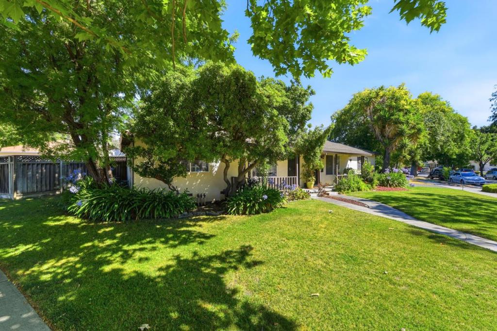 742 N Genevieve Lane