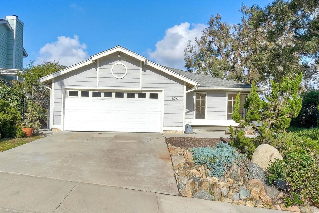 1896 E Pointe Avenue