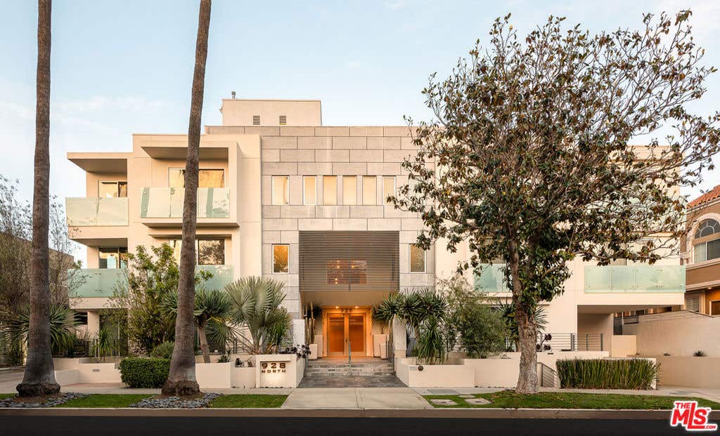 Photo of 928 N Croft Avenue #303, West Hollywood, CA 90069 (MLS # 26827041)