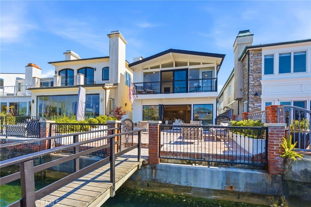 3810 Channel Place