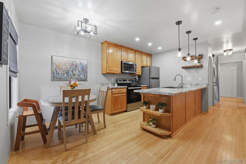 13768 Ruette Le Parc, Del Mar CA 92014 C